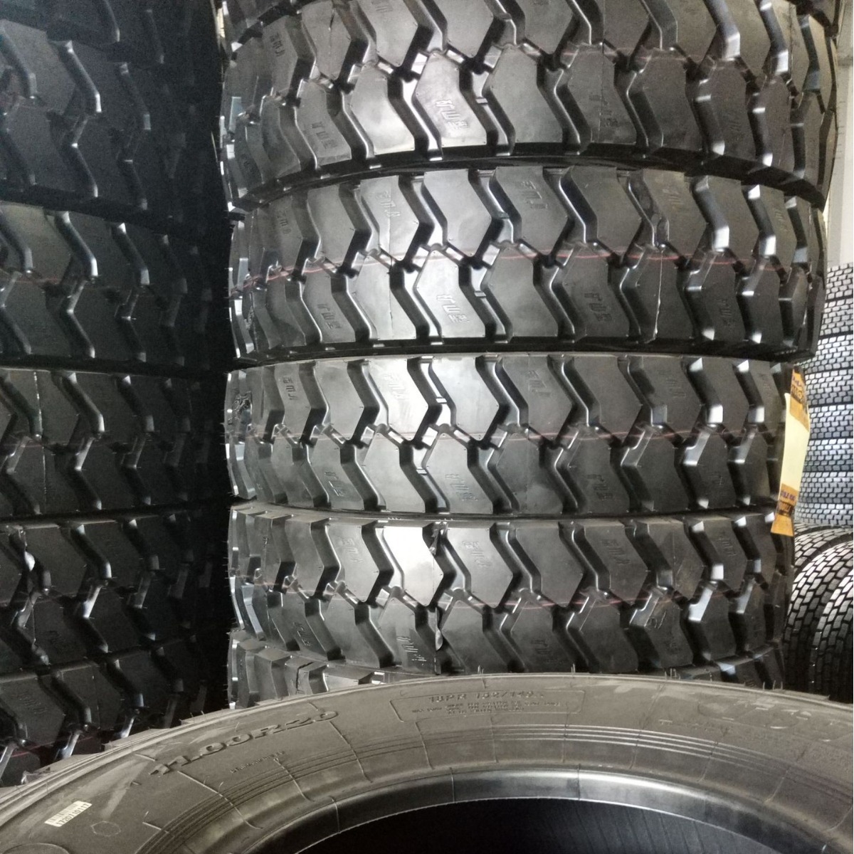 1400-20工程车轮胎 卡车轮胎 钢丝胎 品质保证