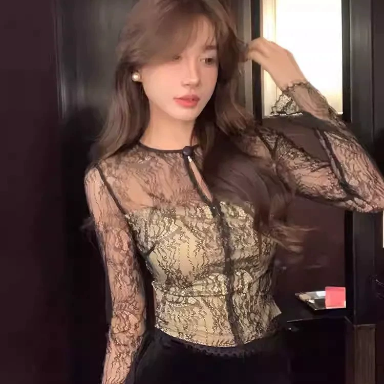 Женская приталенная черная полая прозрачная рубашка с длинными рукавами и кружевным низом в Корейском стиле, весна-осень, приталенный внутренний топ усовершенствованного дизайна