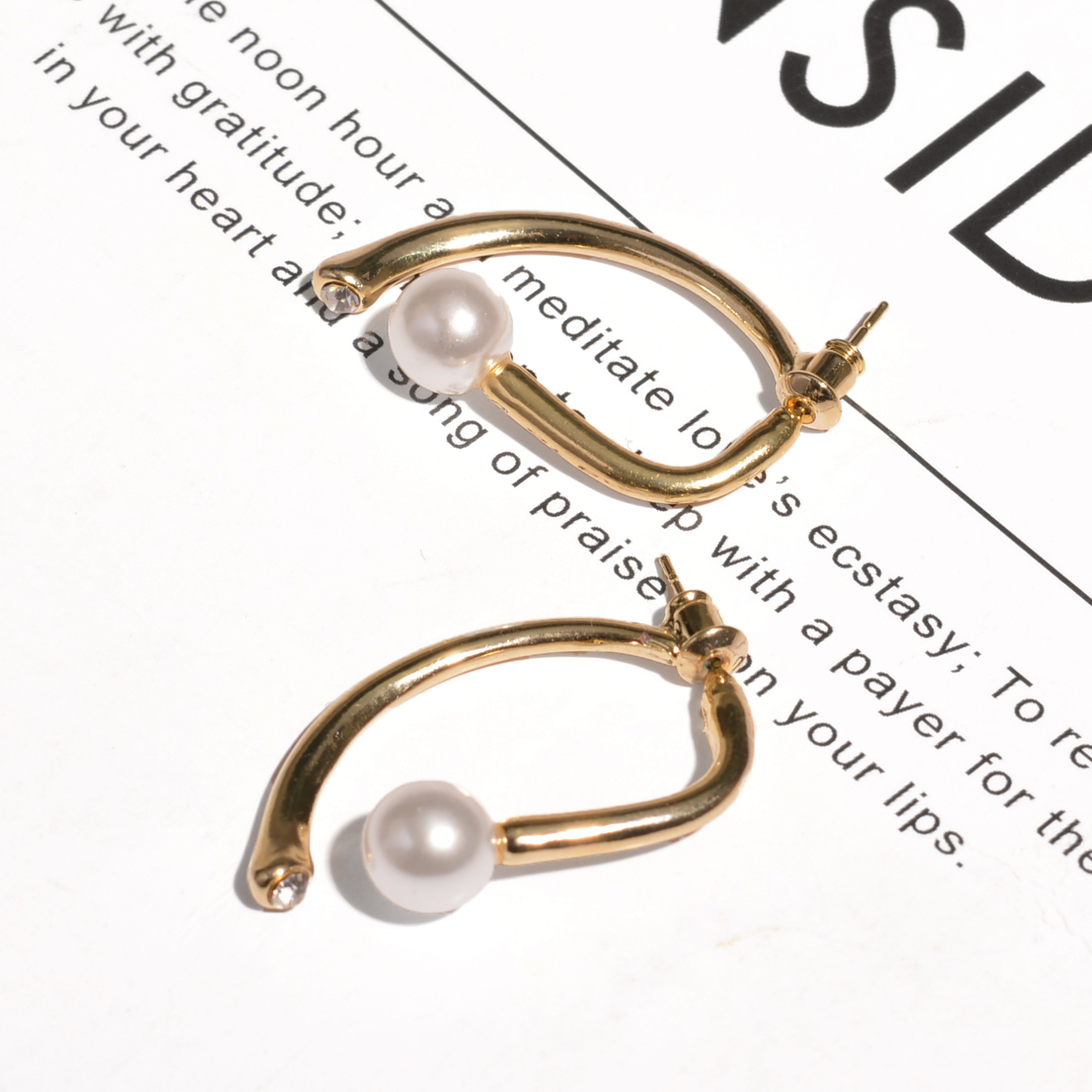 Fashion Metal Pearl Earrings display picture 5