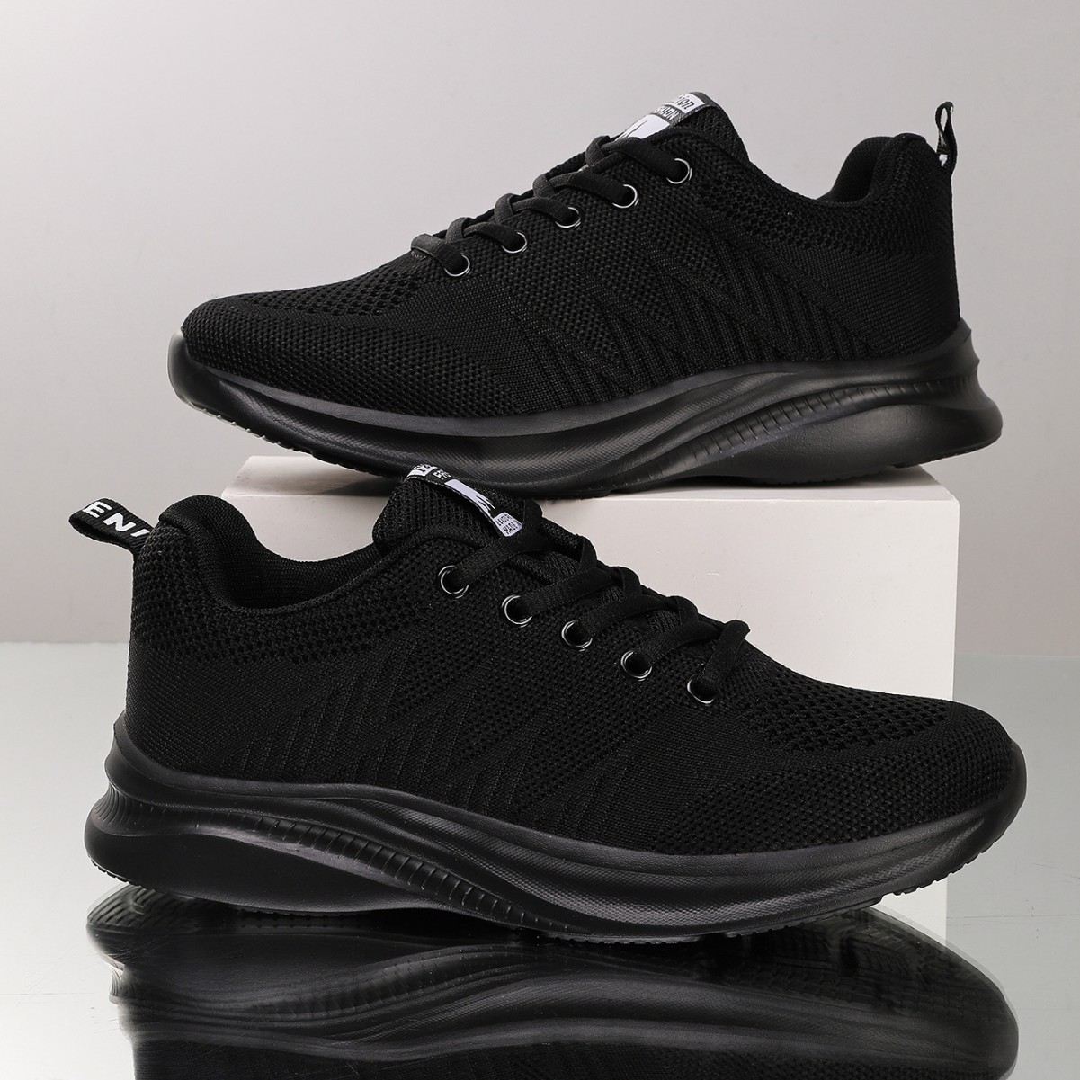 Zapatos negros de hombre de verano, zapatos deportivos transpirables de malla, primavera, zapatos de correr suaves, zapatos de viaje cómodos y casuales
