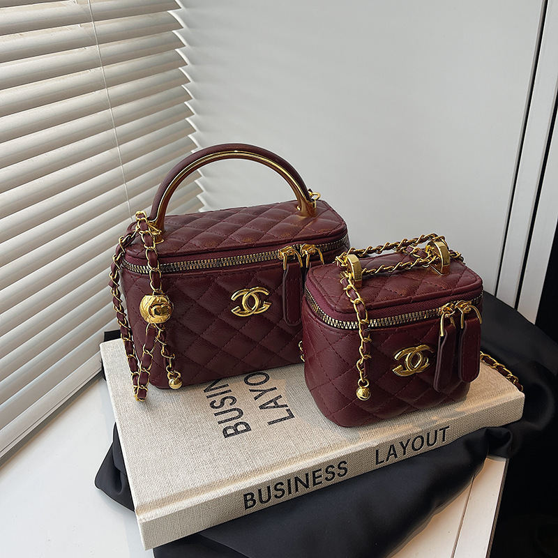 2026 Spring New Style Rhombus Embroidery Chain Women's Bag Fashionable Commuter Shoulder Square Bag Crossbody Bag 2026 Spring New Style Rhombus Embroidery Chain Women's Bag Fashionable Commuter Shoulder Square Bag Crossbody Bag