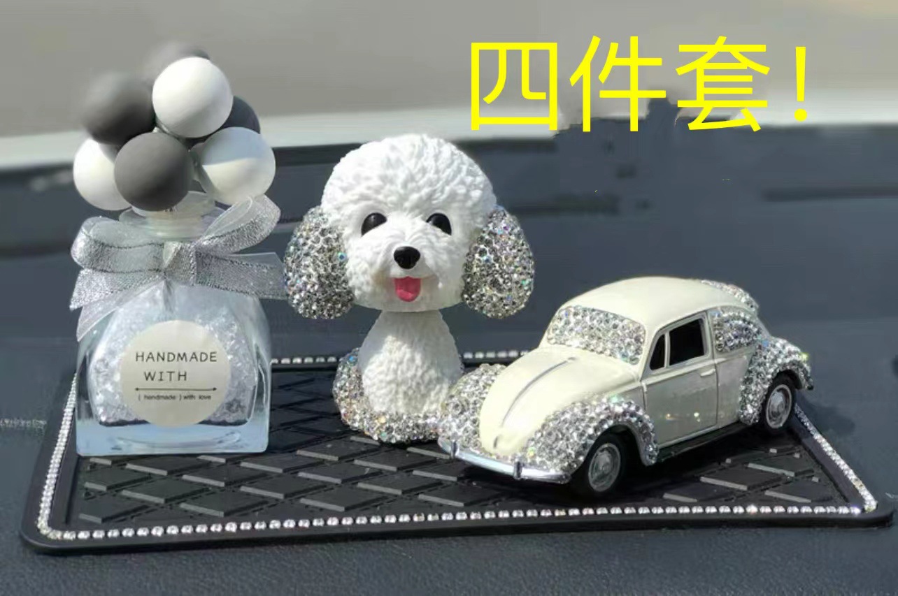 Adornos de automóviles Bola de diamantes de imitación Botella de aromaterapia Adornos de automóviles Consola central Decoración de automóviles Suministros internos de automóviles Net Red de plástico para mujeres
