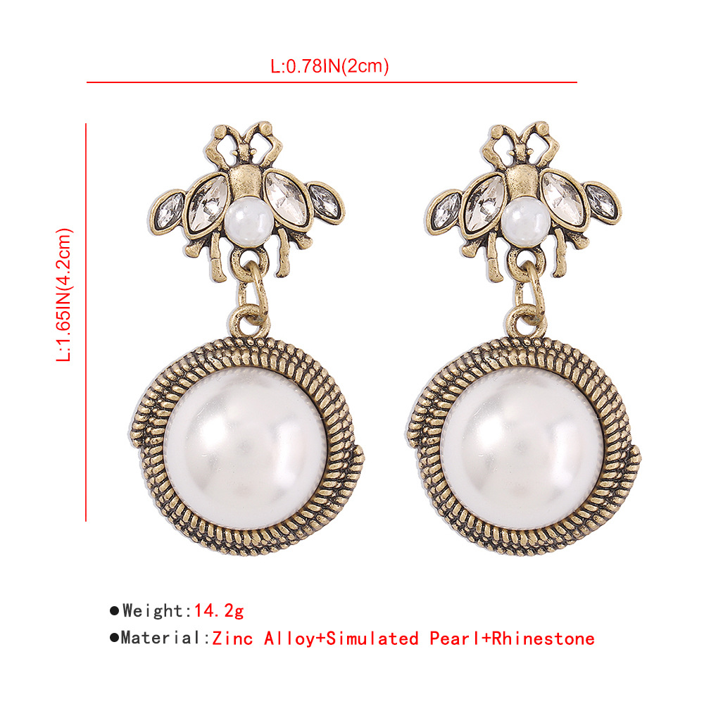 Fashion Glossy Imitation Pearl Little Bee Creative Earrings display picture 4