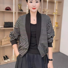 一件代发直播爆款2025春秋季新款休闲条纹外套女宽松长袖上衣开衫