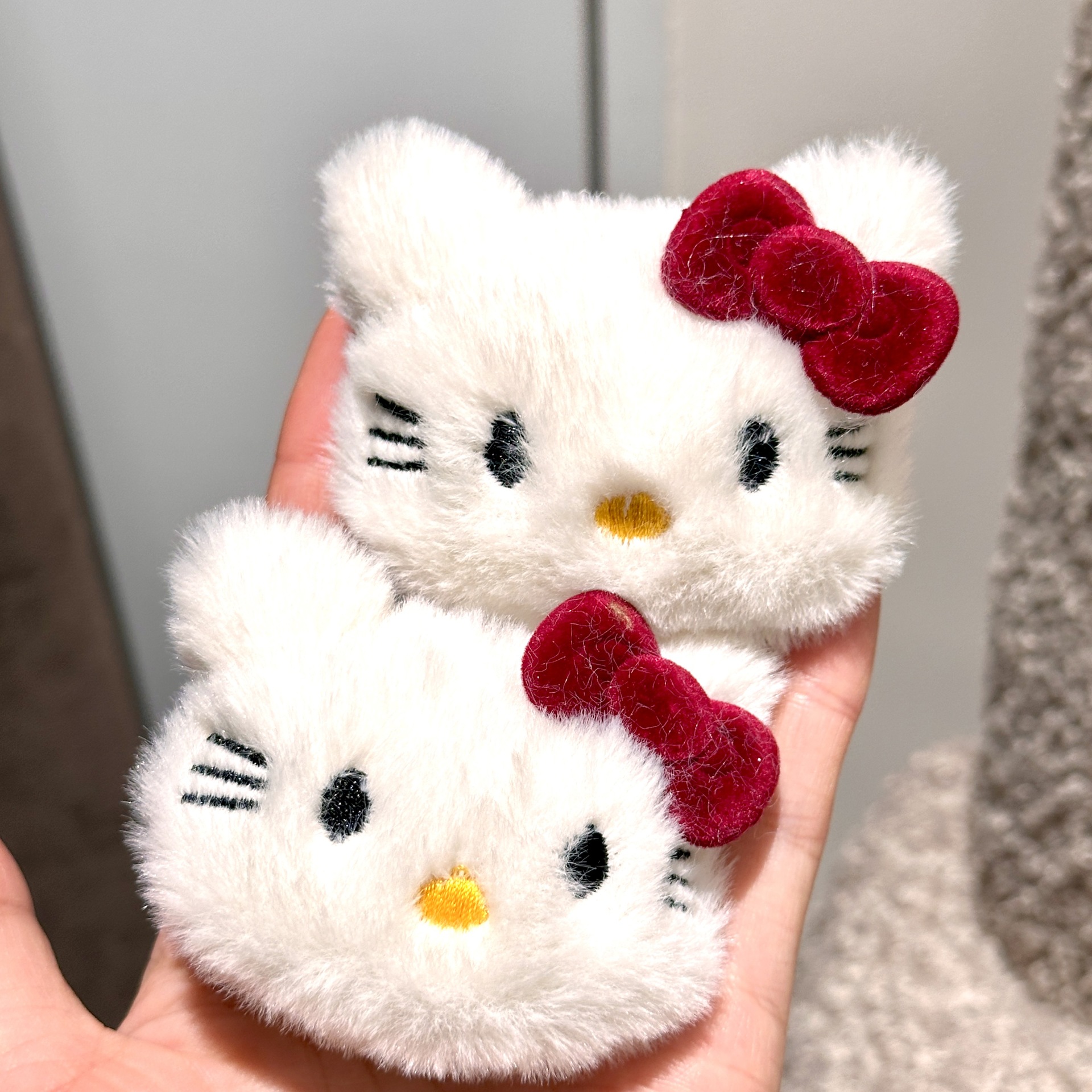 Capibala broche de peluche en línea lindo bolso ropa decoración pin DIY muñeca del delfín colgante muñeca