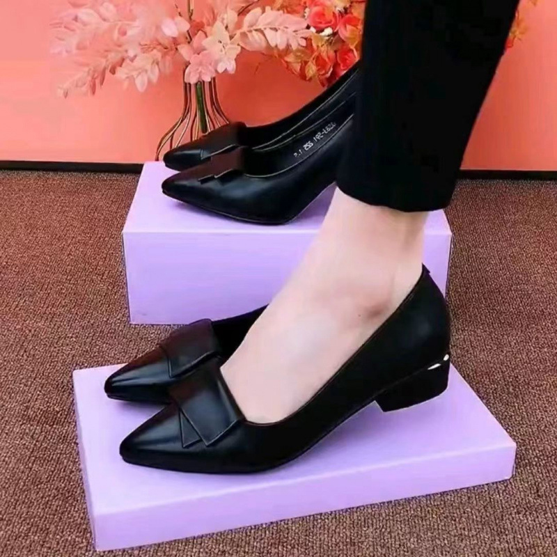 Jinbukang Broken Code Soft-Soled Women's Leather Shoes New Year's Thick Heel Shallow Mouth Soft Leather Women's Shoes Pointed Toe Versatile Shoes Jinbukang Broken Code Soft-Soled Women's Leather Shoes New Year's Thick Heel Shallow Mouth Soft Leather Women's Shoes Pointed Toe Versatile Shoes