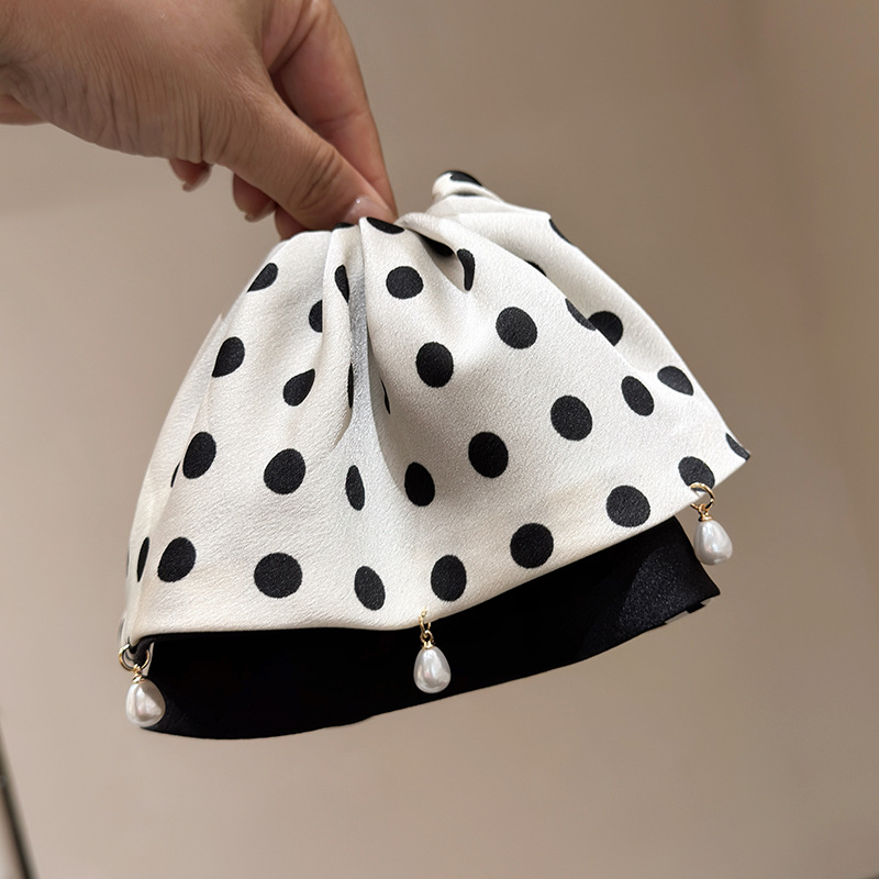 112 юбка в горошек с заколкой в хвост, белая