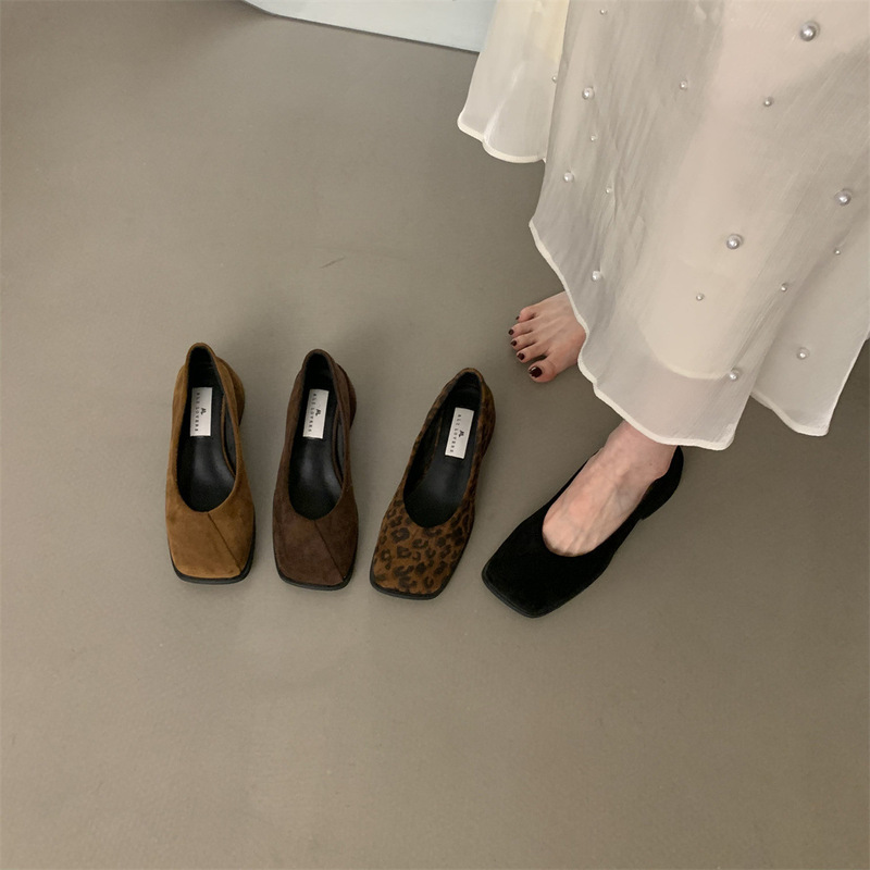 French-Style High-End Mid-Heel Brown Suede Women's Shoes 2026 Spring and Autumn Retro Evening Commute Chunky Heel Granny Shoes French-Style High-End Mid-Heel Brown Suede Women's Shoes 2026 Spring and Autumn Retro Evening Commute Chunky Heel Granny Shoes