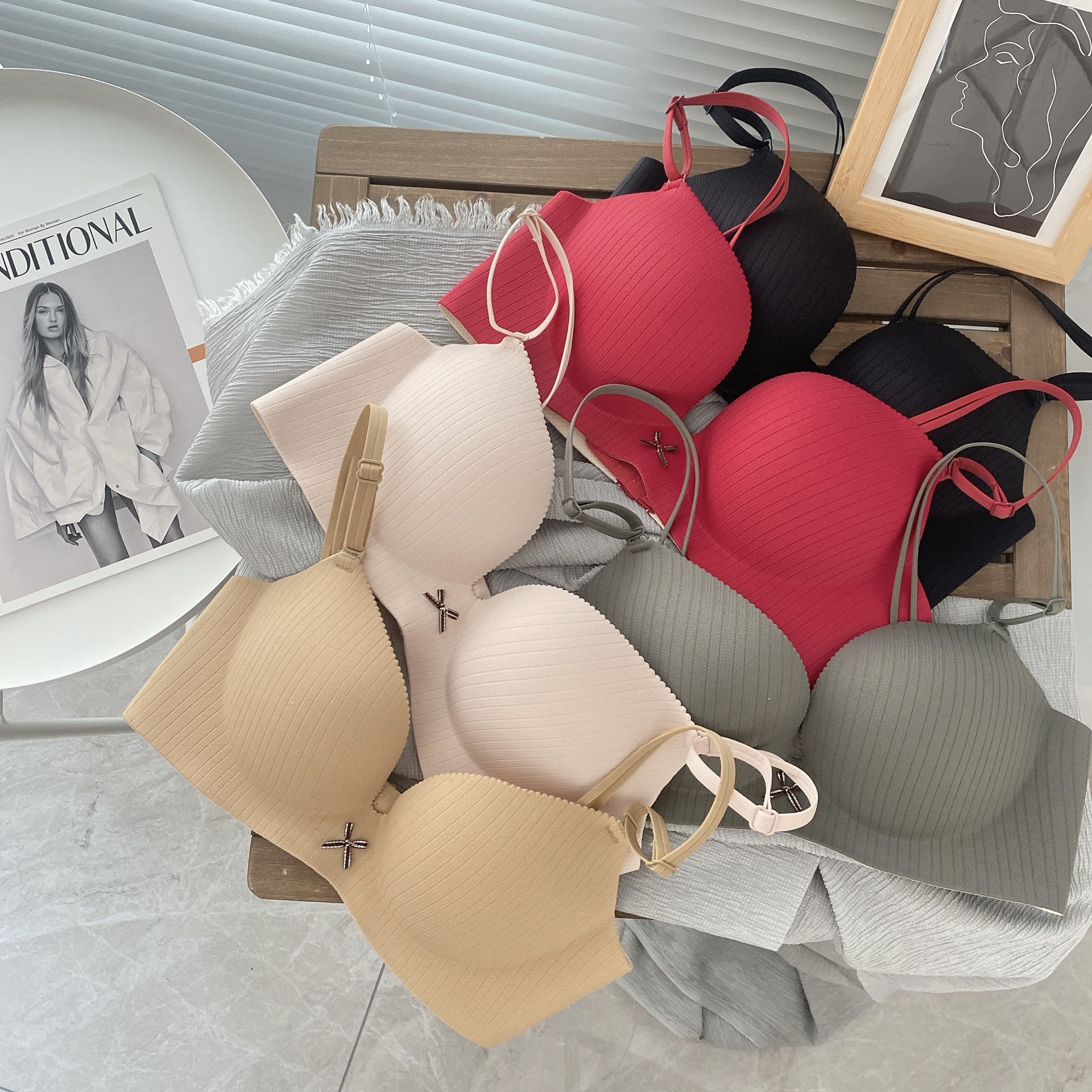 Sin costuras, cómodo y transpirable, colección lateral tridimensional, soporte superior, antideslizante, leche auxiliar, ropa interior anti-flacidez, sujetador de texto para niña, pequeño