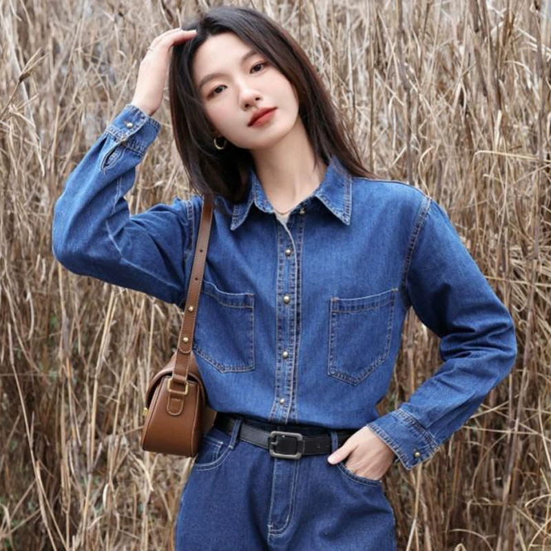 Джинсовая рубашка в стиле ретро в гонконгском стиле, женское весенне-осеннее пальто, внутренняя одежда, нижняя рубашка, новинка весны 2024 года