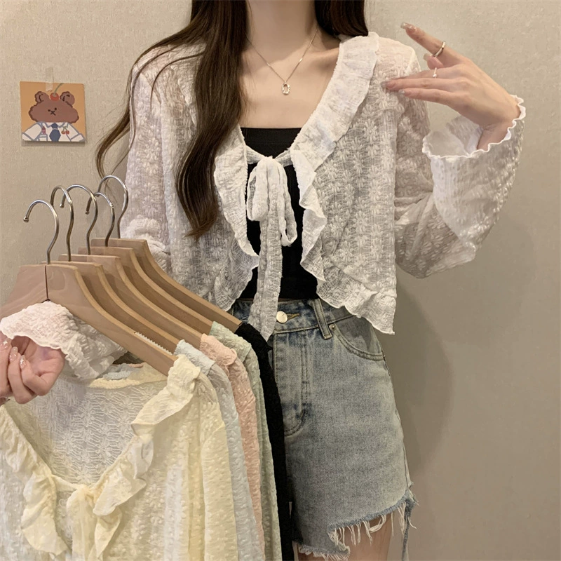 Весенний и летний новый сплошной кружевной дикий солнцезащитный трикотажный кардиган женский 2024 чувство дизайна ниша тонкая короткая топ