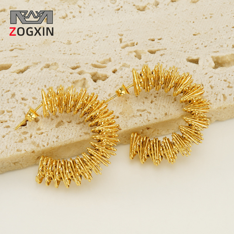 Pendientes de Primavera de acero inoxidable europeo y americano transfronterizo pendientes de anillo de acero de titanio de diseño irregular hueco de las mujeres en stock al por mayor