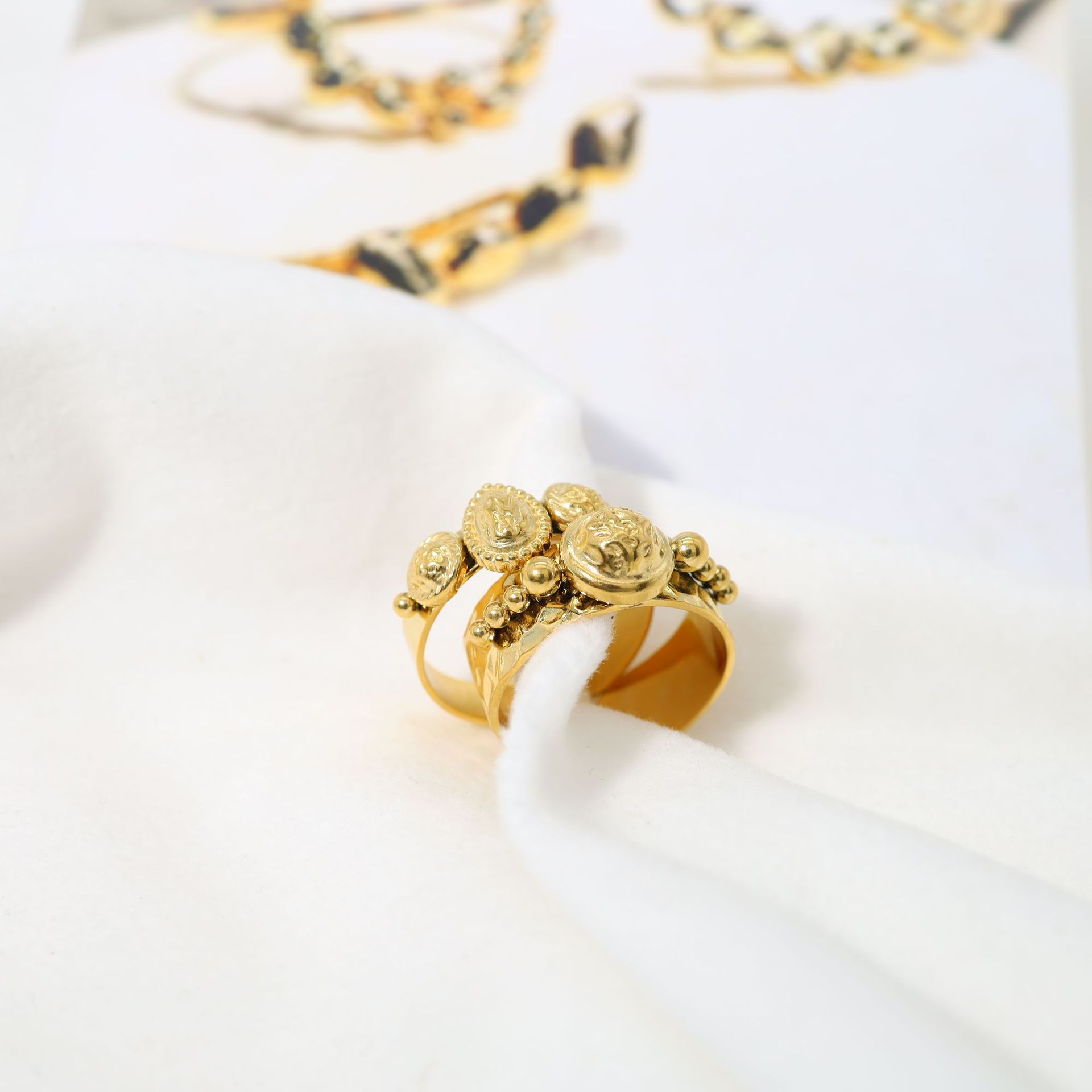 INS anillo de acero de titanio abierto en forma de corazón retro que no se desvanece nicho europeo y americano de alto grado estilo Palacio pulsera antigua para mujeres