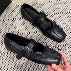 シープスキンバージョン〜女性用のハイエンドプリーツスクエアトゥワンラインバックルシューズ、レトロな浅い口のリボン付き小さな革靴