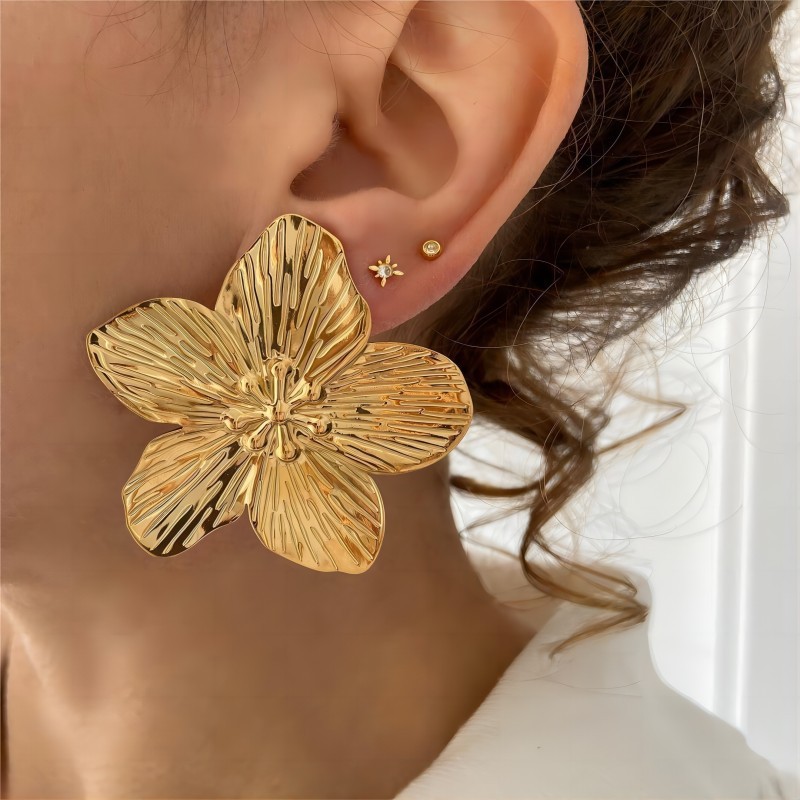 Estilo occidental retro exagerado oro de acero inoxidable mariposa flor pendientes de diseño de gama alta pendientes