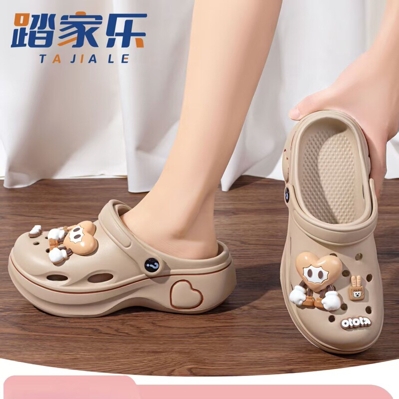 Internet-famous Cute Cartoon Hole Shoes Women's Toe Breathable Soft Bottom Shoe Feeling New Style Sandals and Slippers Women's Fashion Outer Wear