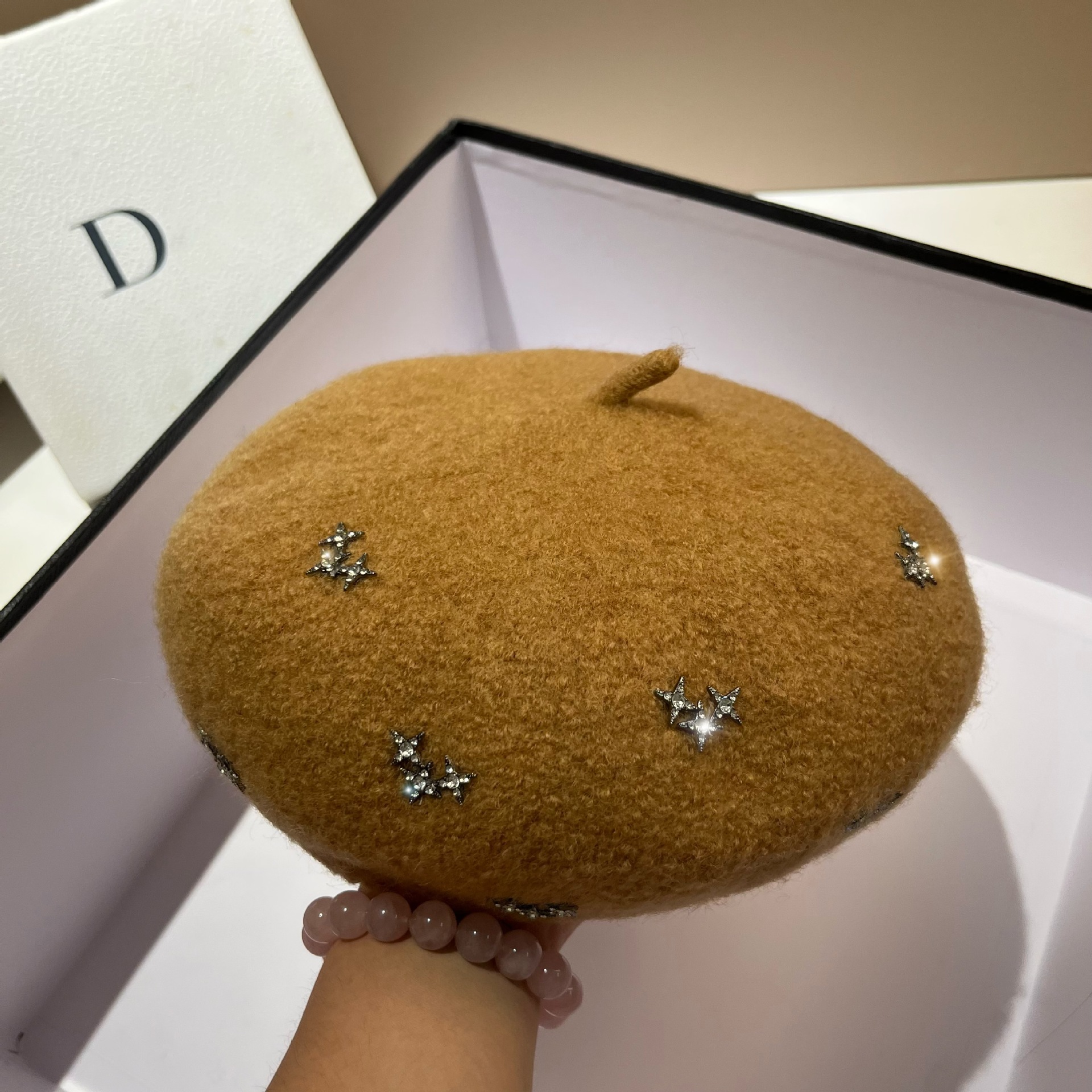 韓国版の満天の星の水は羊の小毛のベレー帽の女性の日系の甘いカボチャの帽子の秋冬のウールの画家の帽子を輝かせます。
