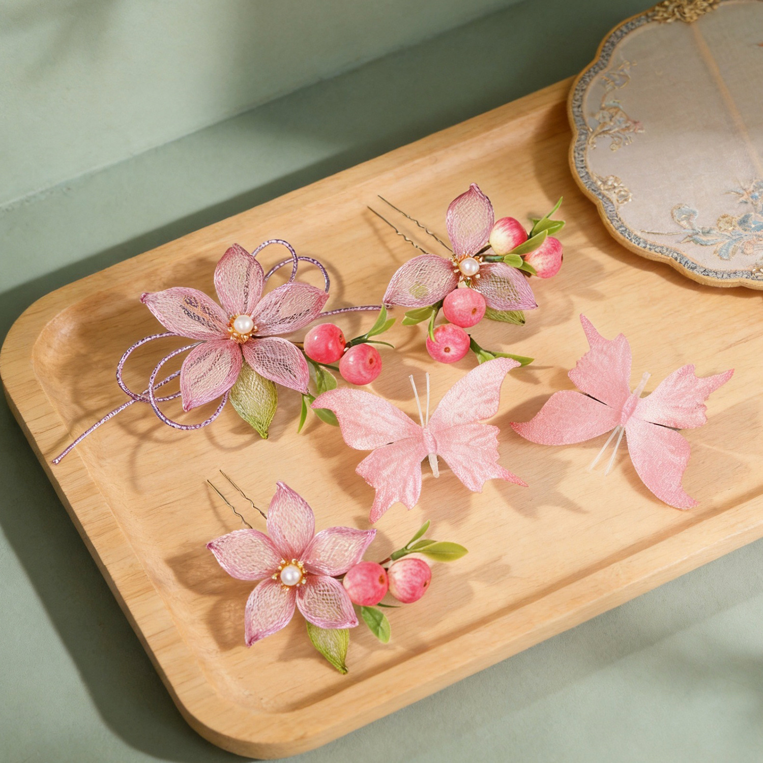 Chinese-style pink filigree flower hairpin, butterfly hairpin for girls' horse-face skirt, ancient-style small hairpin, fairy-like Hanfu hair accessory