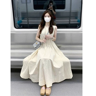 超级耐看夏季清冷感日系浪漫无袖杏色连衣裙2025新款女气质长裙子
