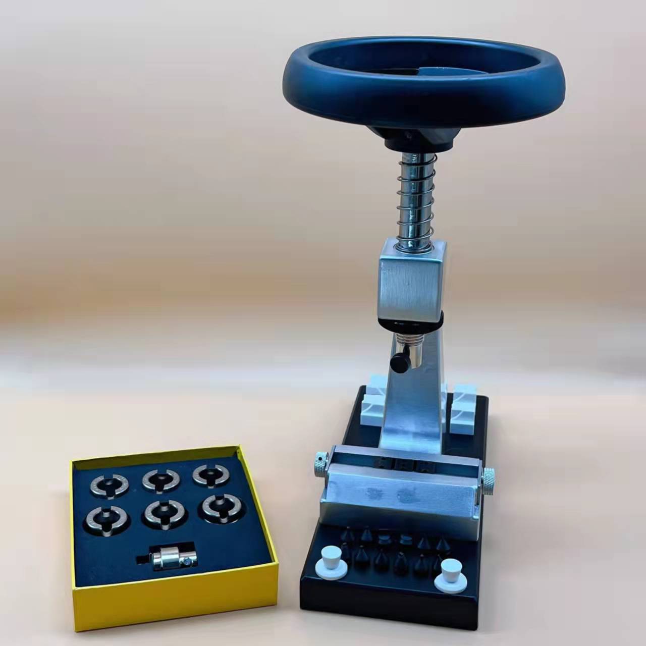 修表工具 5700开关螺旋底盖机旋开后盖 铝合金锁底机方向盘