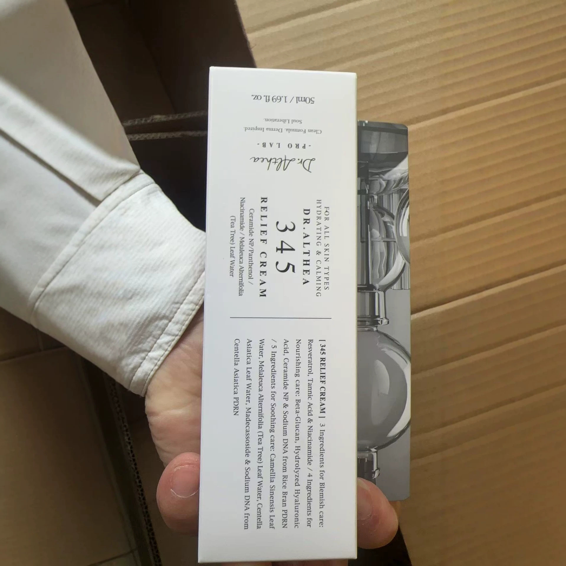 El modelo explosivo de 345, el tubo de relieve facial, la crema hidratante, la crema de reparación, la crema hidratante diaria, la crema facial