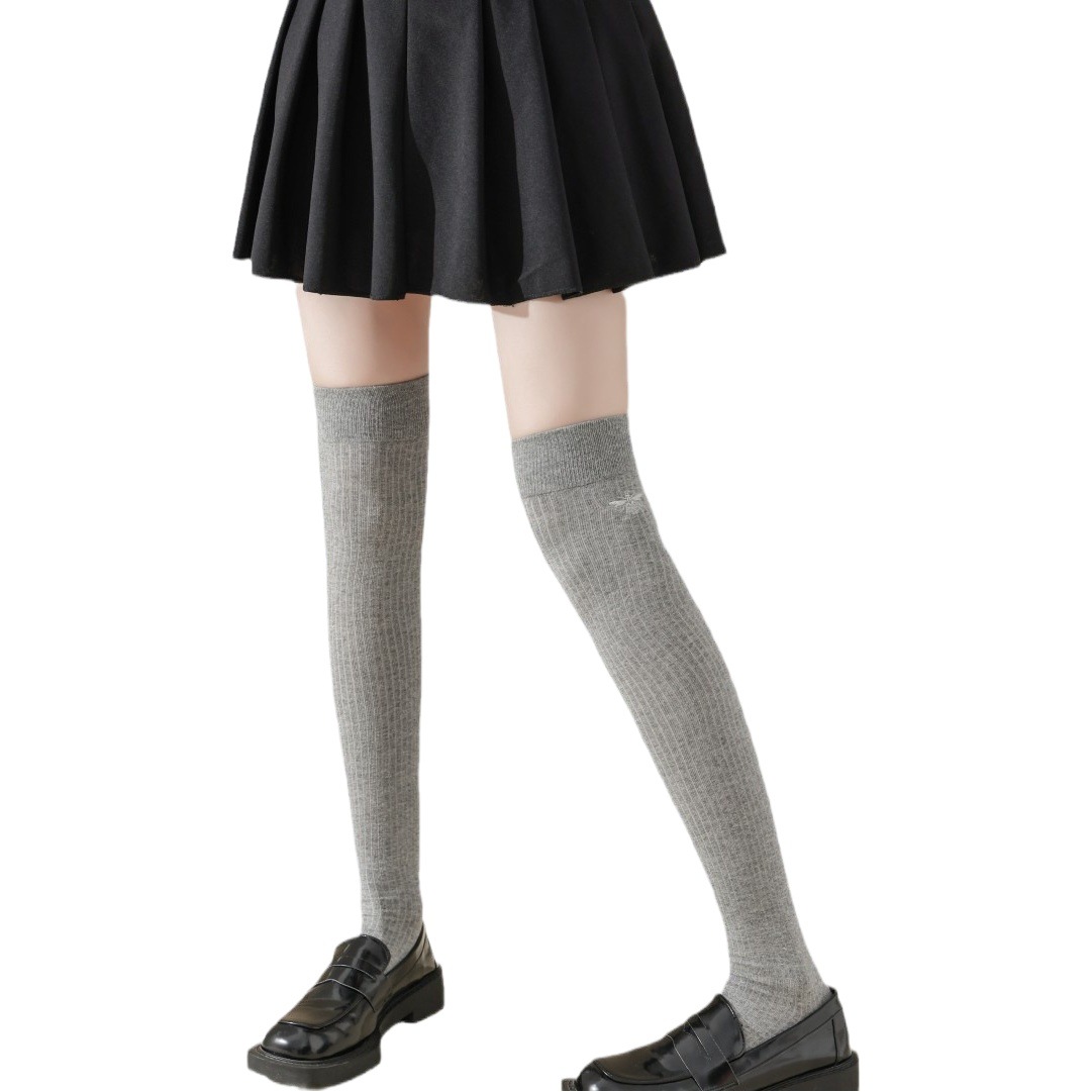 Miumiu Calcetines por encima de la rodilla deshuesados de moda Little Bee Bordado Micro Presión Adelgazante Calcetines de algodón para mujer Calcetines largos