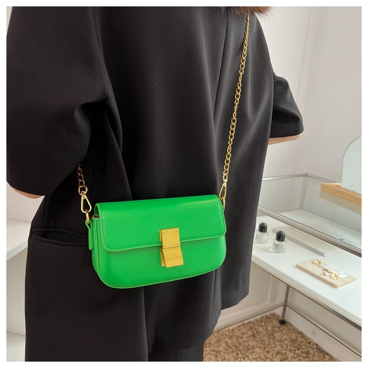 Fashion Simple Texture Chain Shoulder Crossbody Small Square Bag display picture 3
