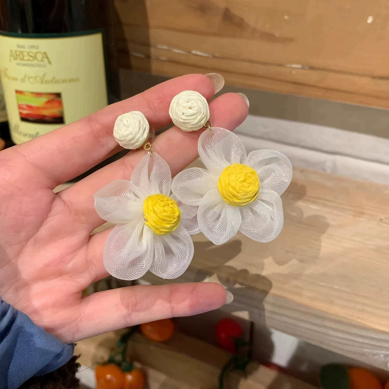 2026 viento falso sensación de atmósfera super inmortal pendientes de flores de malla temperamento suave de chiffon para mujeres pendientes
