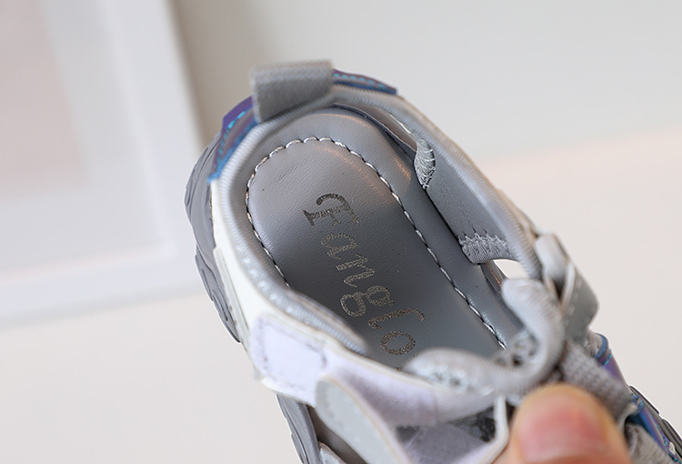 2023 Sommer Neue Kindersandalen, Baotou Anti-Kick-Strandschuhe mit weicher Sohle für Jungen, Ausgehöhlte Sportsandalen für Mädchen_voghion.com