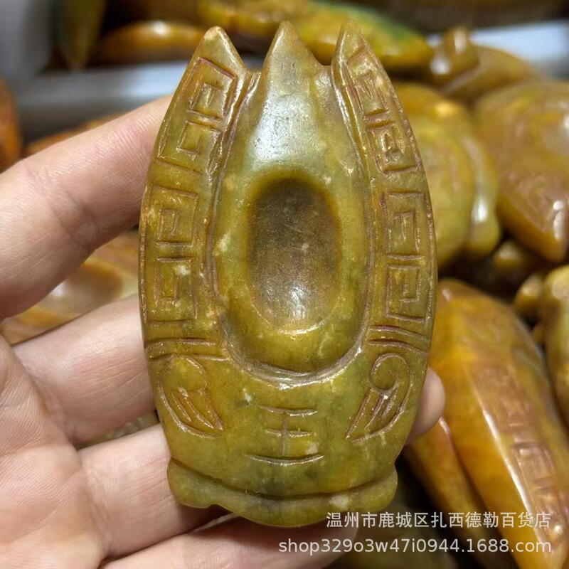 古遊び雑は古に似せて古い山の玉の彫刻の工芸品の小さい置物のメーカーの卸売りのペンダントのハンドルの露店をします。|undefined