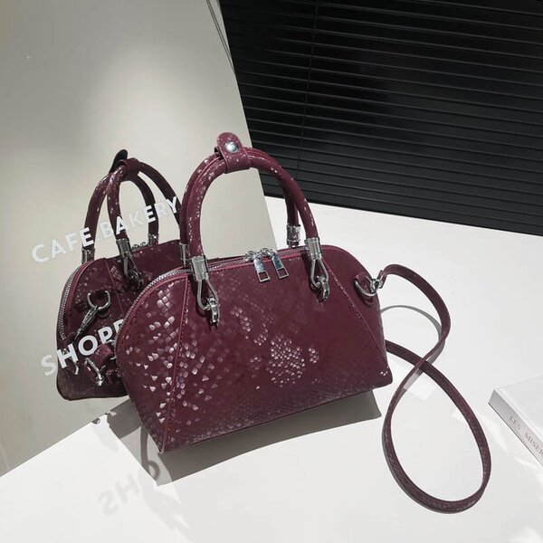 capacious retro fashionable one-shoulder bag