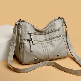 软皮女包年新款休闲百搭单肩斜挎包中年人女士妈妈包旅游背包