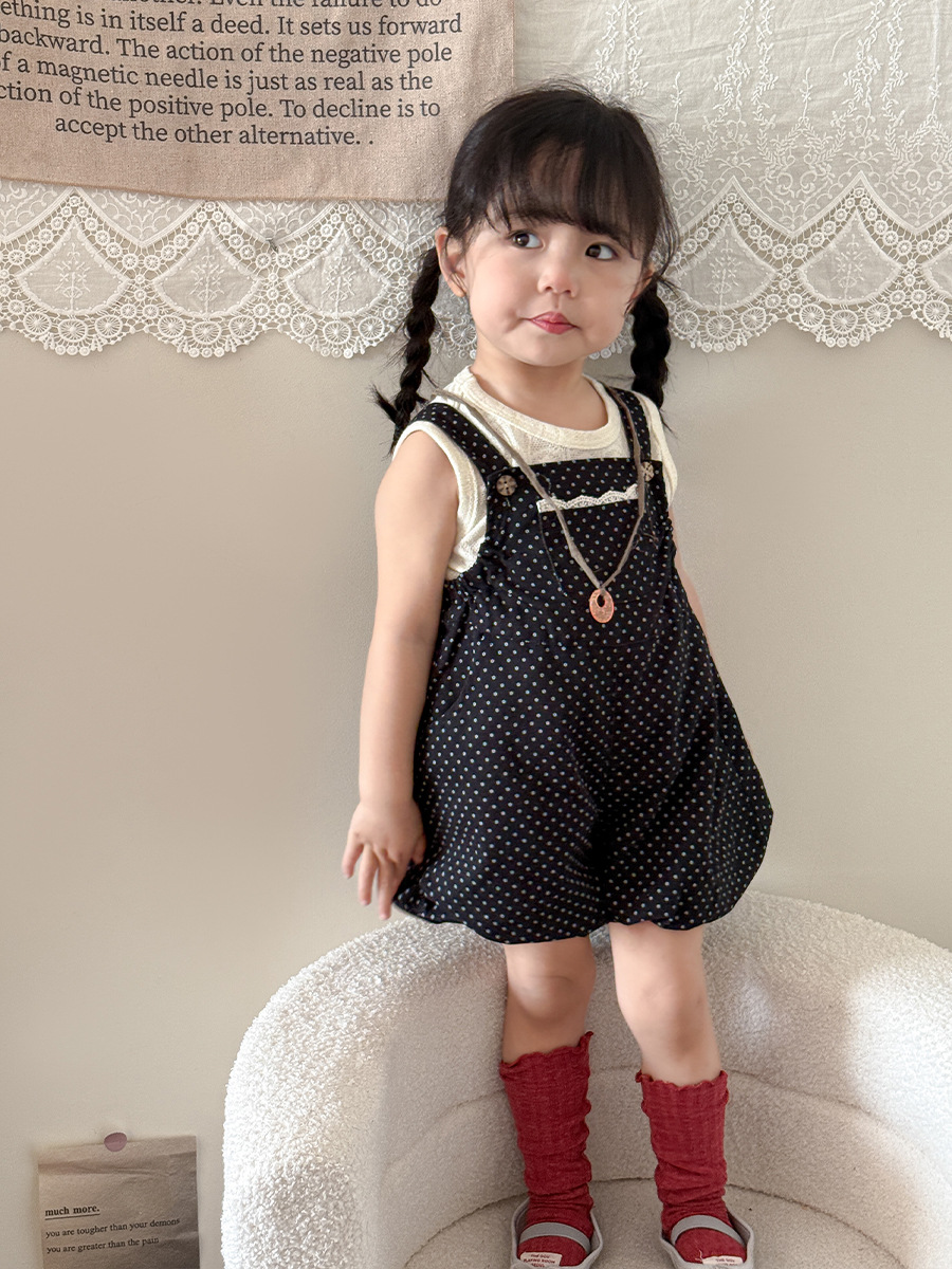 サトウキビの子供服の女の子のスーツの夏の2025新型の子供の韓国版のベストの背もたれのズボンの2つのセットの赤ちゃんの服