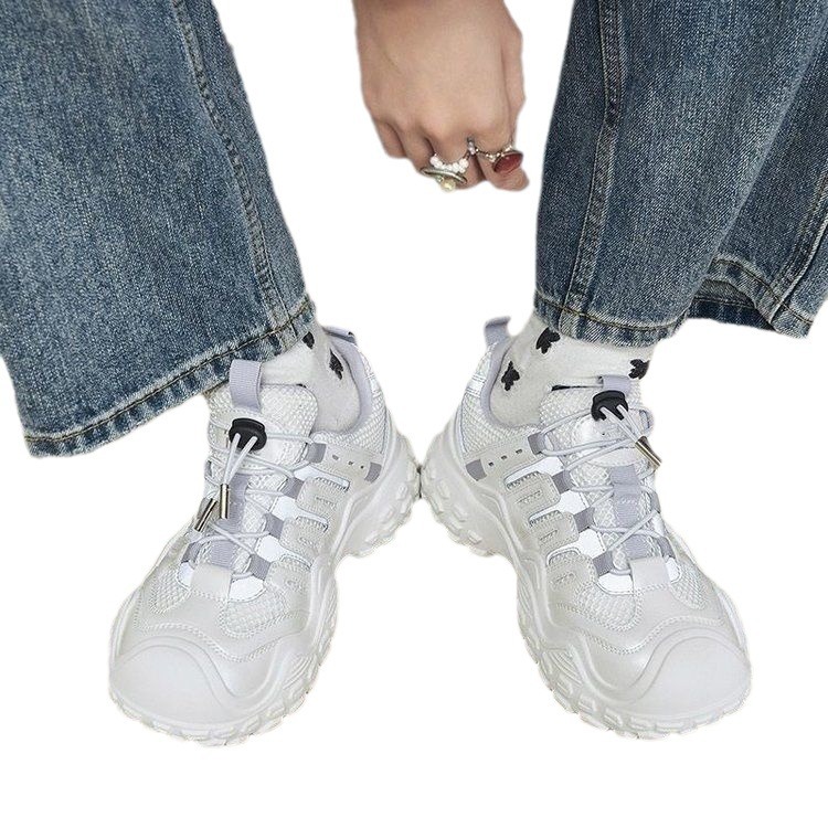 Zapatos de papá con suela gruesa, zapatos de cabeza grande, primavera y verano de 2024 nuevos zapatos deportivos transpirables de red, zapatos casuales de mujer