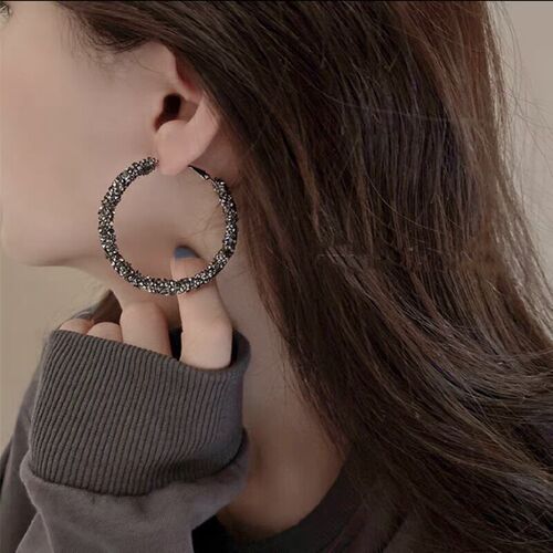 Elegant and Stylish Round Hoop Earrings with High-End Diamond Design, Perfect for Fashionable and Refined Individuals