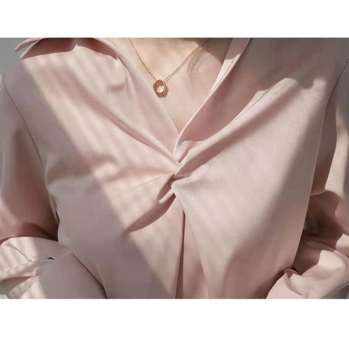 Pink drapey shirt for women with a niche design, light and mature petite Hong Kong style satin ins style top