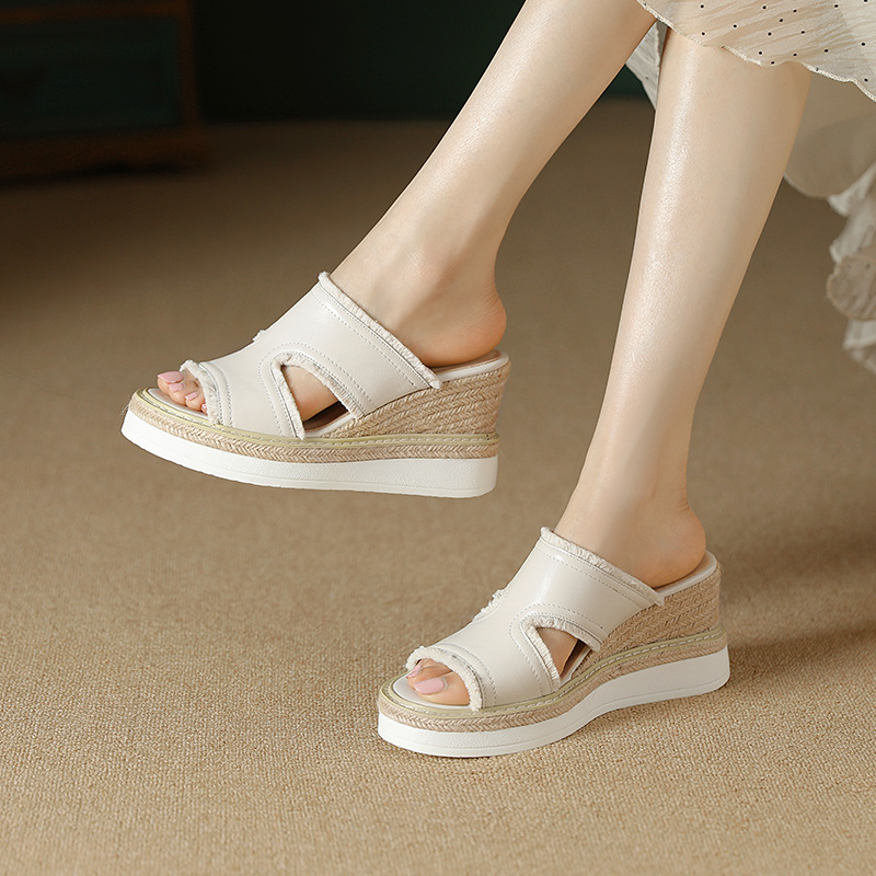 Dép sandal nữ quai ngang đế cao bện rơm mũi hở gót 9 cm — màu be, màu hồng nhạt