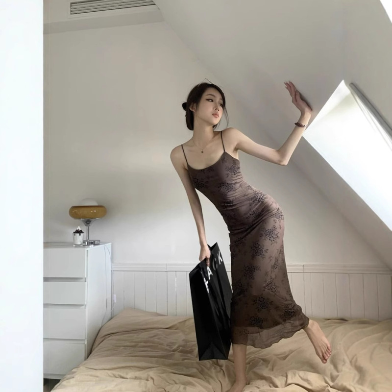 French Style Cold Style Black Printed Sling dress Women's High-end Design Tight Waist Slimming Royal Sister Style Long Dress