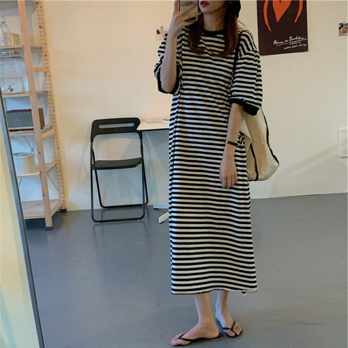 The design is salty or sweet, black and white striped dress for women 2026 summer fat mm women's large size loose T-shirt skirt