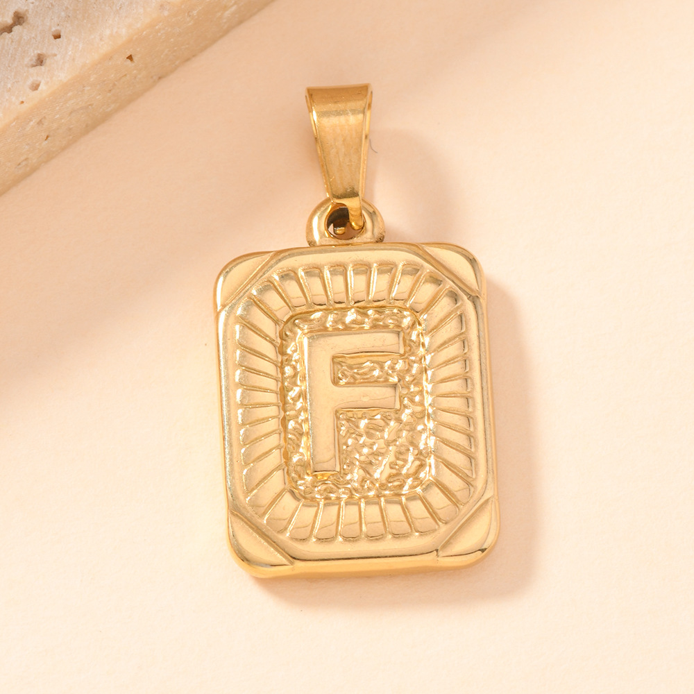 Colgante único europeo y americano estilo explosivo colgante de acero inoxidable fundición marca cuadrada 26 letras inglesas collar colgante accesorios de bricolaje