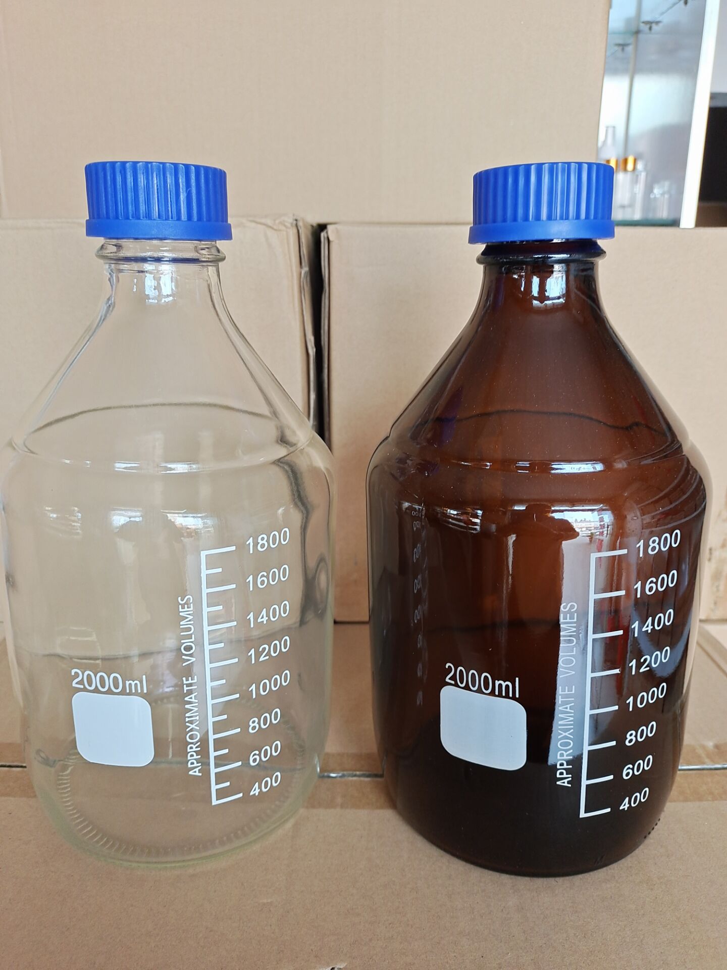 厂家直销玻璃试剂瓶2000ml蓝盖化学器皿玻璃瓶现货供应