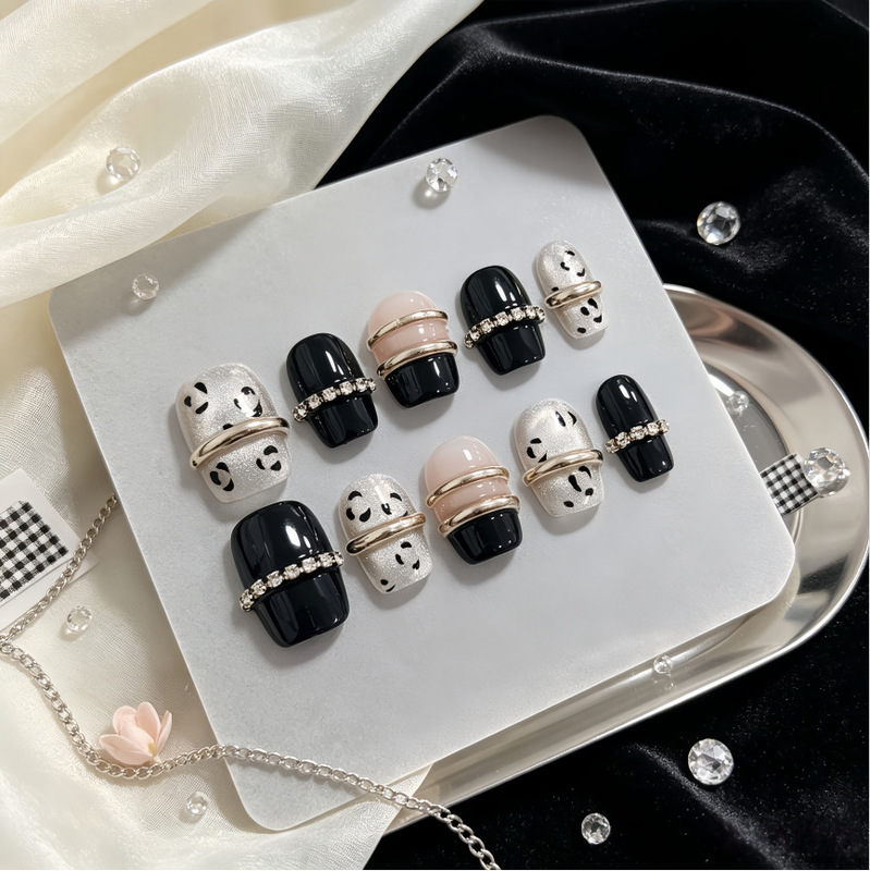 Champagne-colored, gold-embellished, diamond-studded French manicure with cat-eye leopard print in nude color, purely handmade, detachable, high-end, light luxury