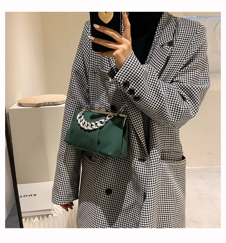 Fashion Underarm Bag 2021 Autumn And Winter New Style Chain Diagonal Female Bag Wholesale display picture 9