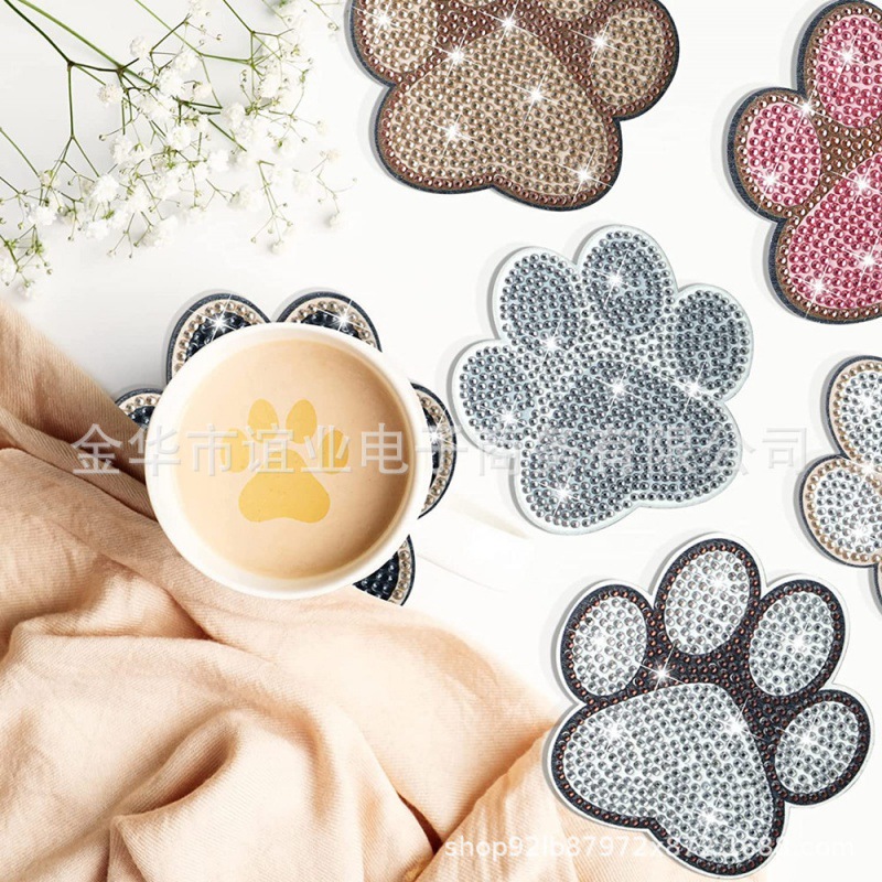 Nuevo diamante pintado cojín de taza de taza de perforación completa cojín de aislamiento térmico redondo cojín de mesa de comedor de animales DIY cojín de taza de forma especial con estante al por mayor