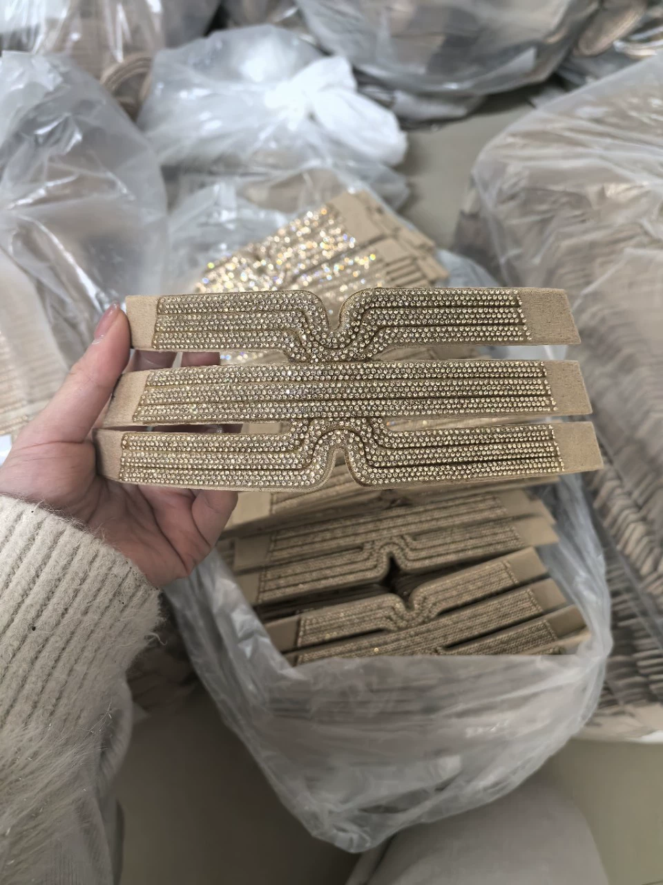 Производитель оптовая продажа 2024 женские сандалии тапочки верхняя часть горячего страз