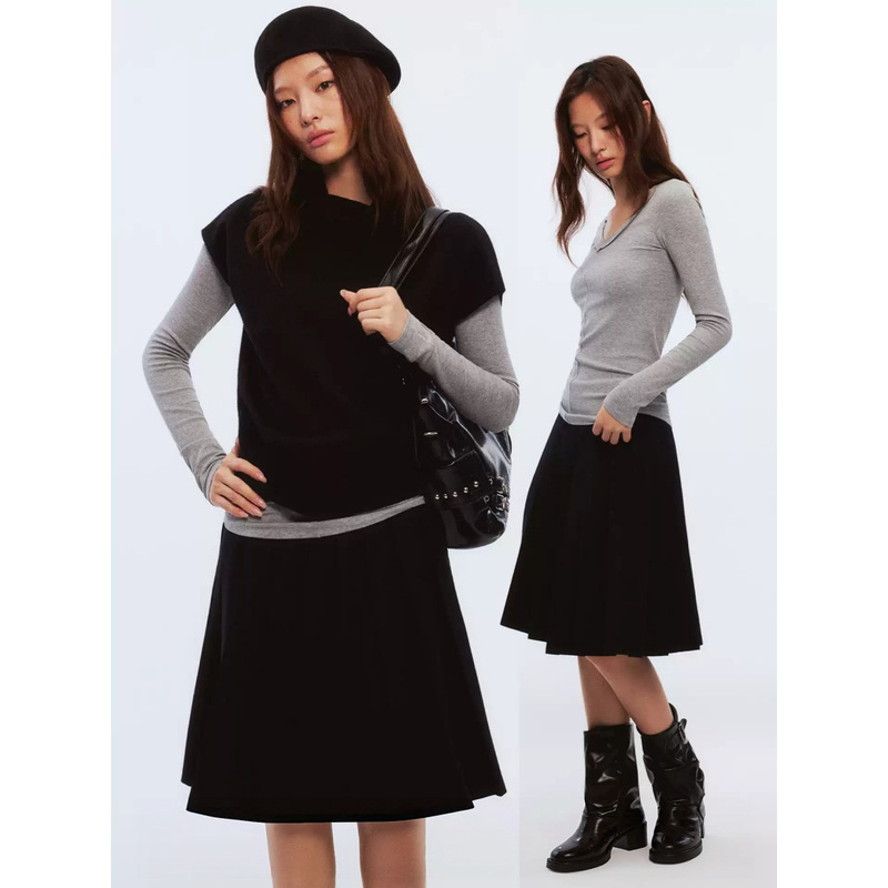 Yinhe high-end black short-sleeved knit vest for women, autumn and winter layered long-sleeved base top two-piece set Yinhe high-end black short-sleeved knit vest for women, autumn and winter layered long-sleeved base top two-piece set