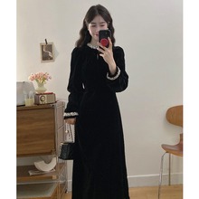 法式气质高级感丝绒连衣裙女装秋冬新款大码胖mm显瘦赫本风小黑裙