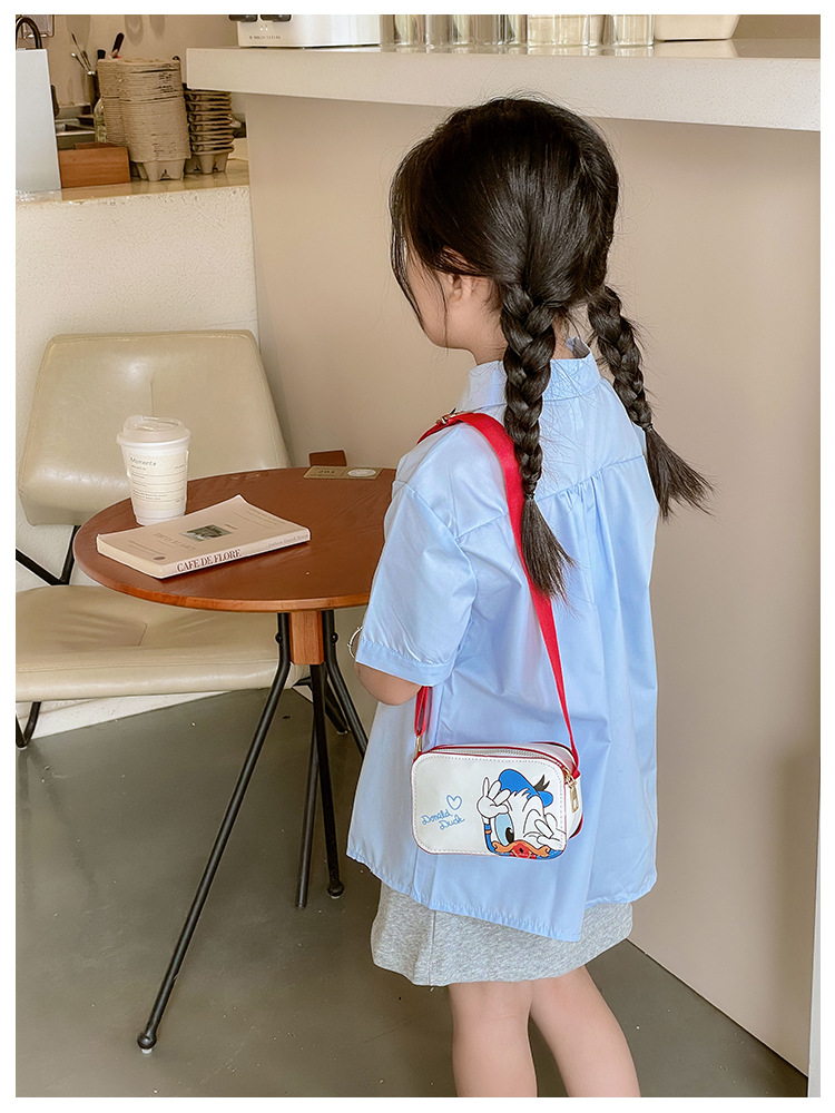 The 2025 new children's mobile phone bag is a trendy, fashionable, fresh, sweet, cartoonish, creative and simple single-shoulder crossbody bag for women undefined