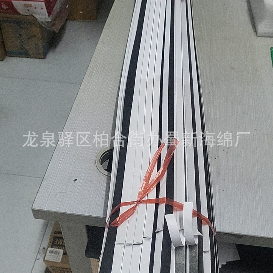 厂家供应红色静电条子泡沫/单面带胶红色静电珍珠棉条子/密封条