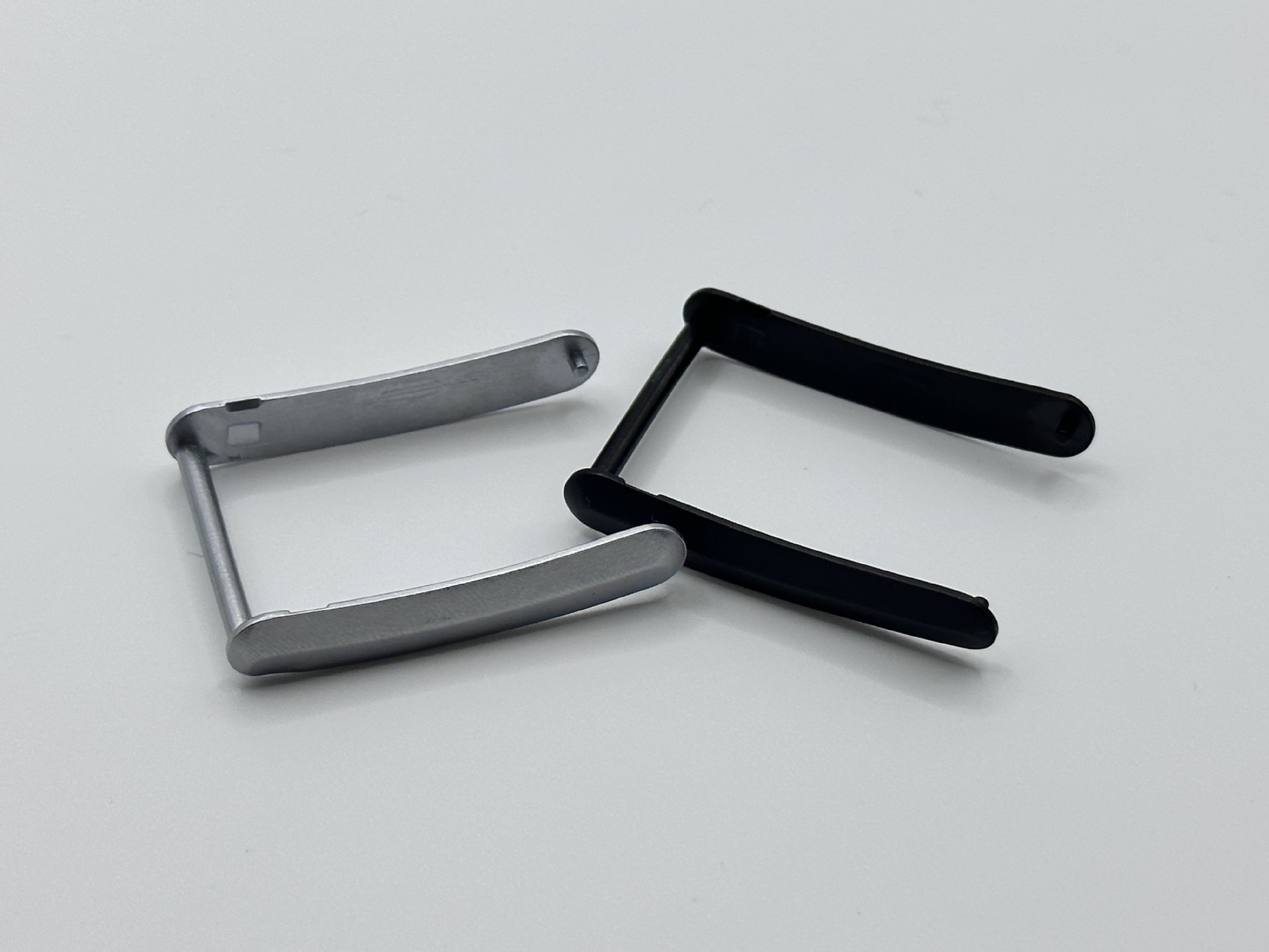 기본적으로 프레임이 없습니다. 프레임이 필요한 경우 고객 서비스에 문의하십시오.